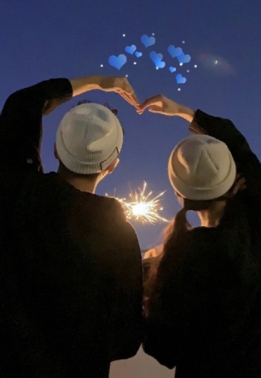 樱花树下站谁都美，我的爱给谁都热烈